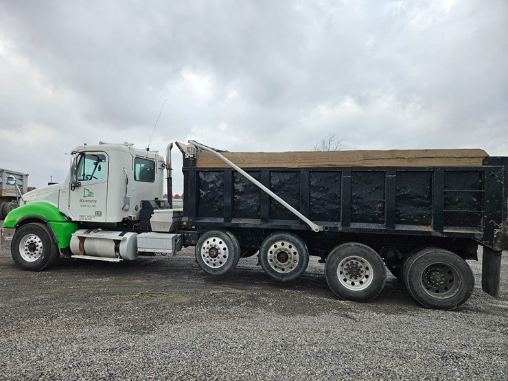 freightliner-columbia-120-image-10