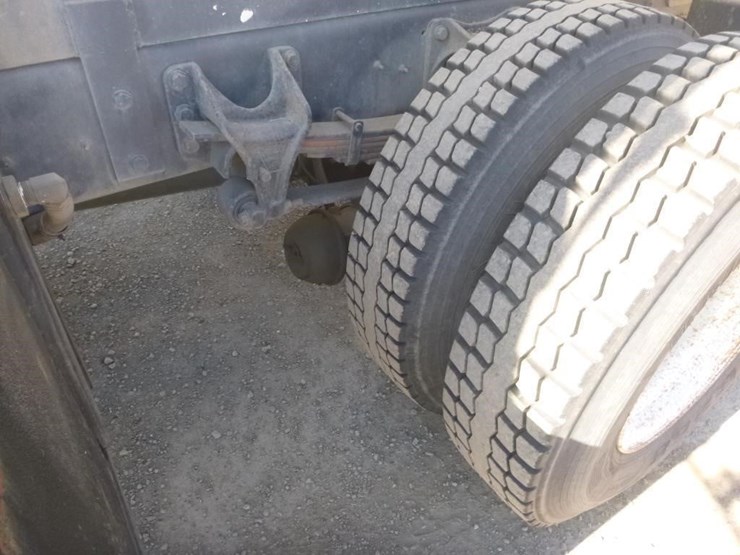 2005-international-durastar-4400-image-23