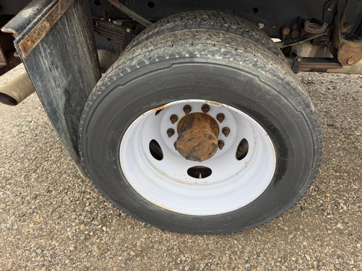 2022-ford-f550-image-12