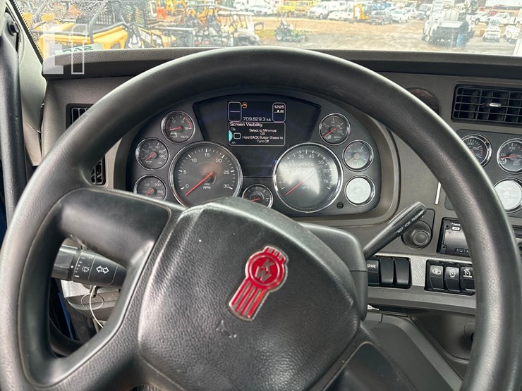2015-kenworth-t880-image-29