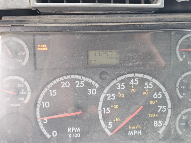 freightliner-columbia-112-image-83