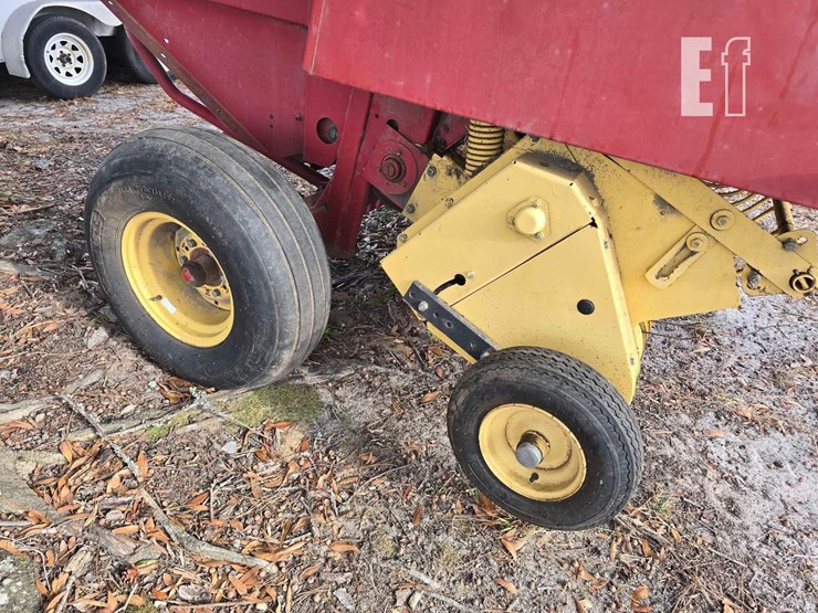 new-holland-648-image-8