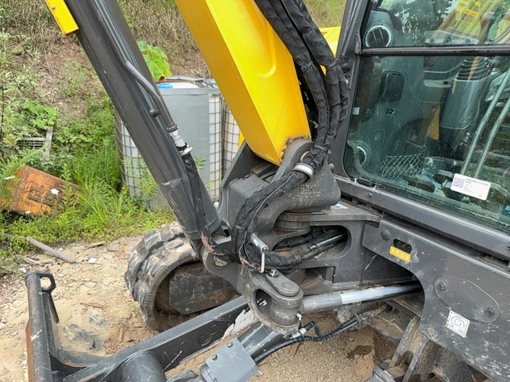 new-holland-e60c-image-11