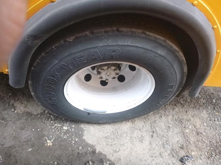 2004-ford-e450-image-17