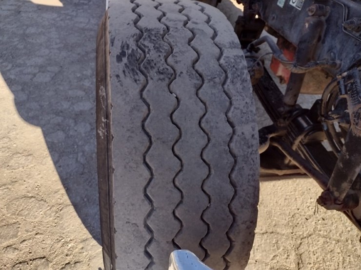 peterbilt-567-image-25