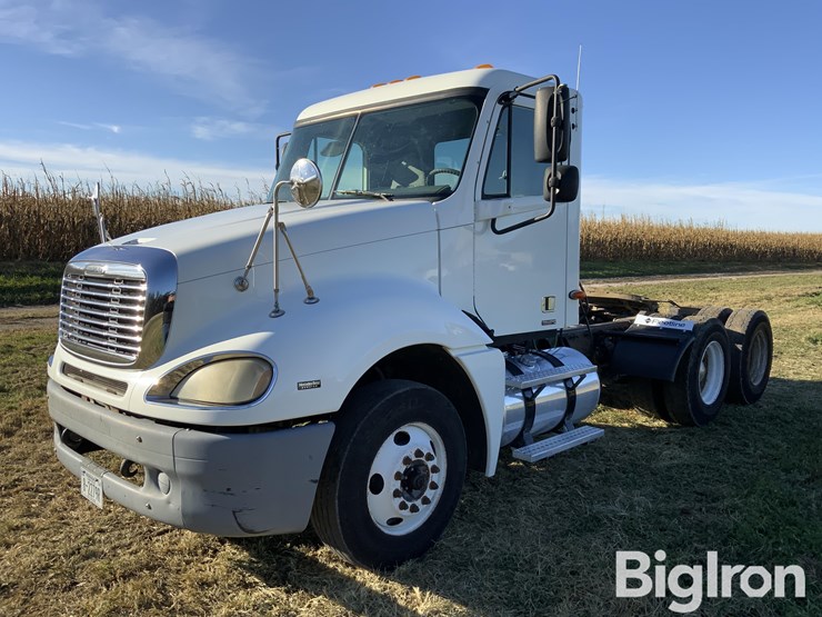 2004-freightliner-columbia-t/a-truck-trailer-image-1