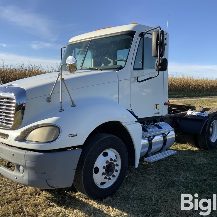 2004 Freightliner Columbia T/A Truck Trailer