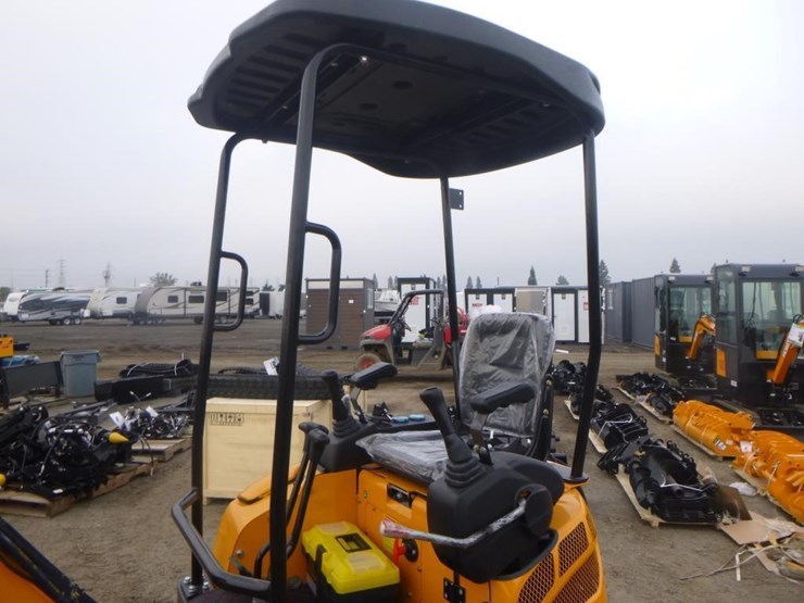 2025-vicsec-vc15p-hydraulic-excavator-image-18