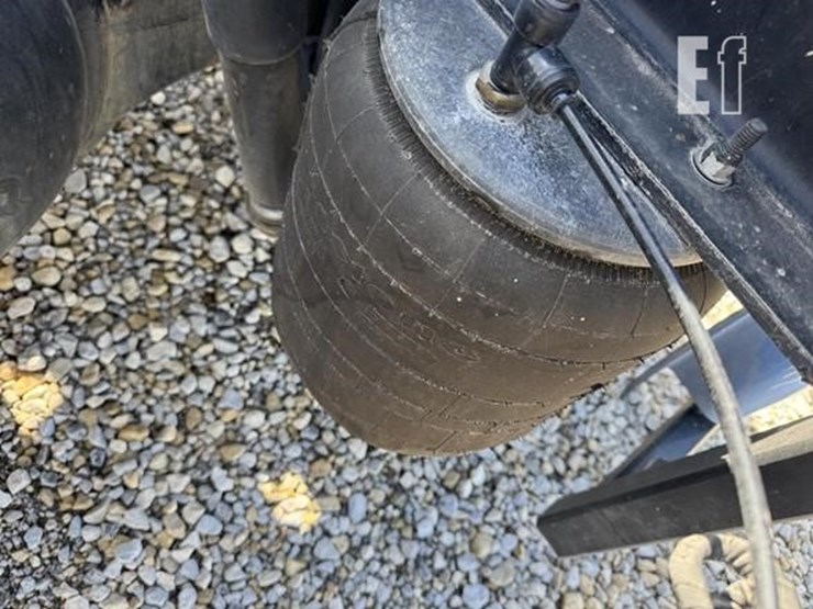 2019-peterbilt-579-image-15