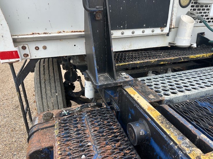 2004-capacity-tj7000-image-15