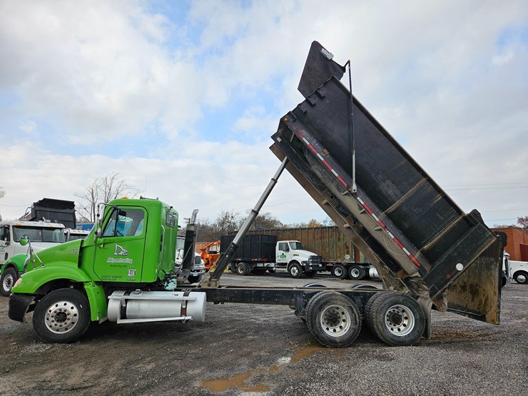 freightliner-columbia-112-image-30