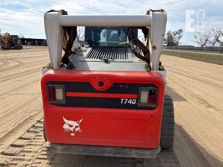 2022-bobcat-t740-image-3
