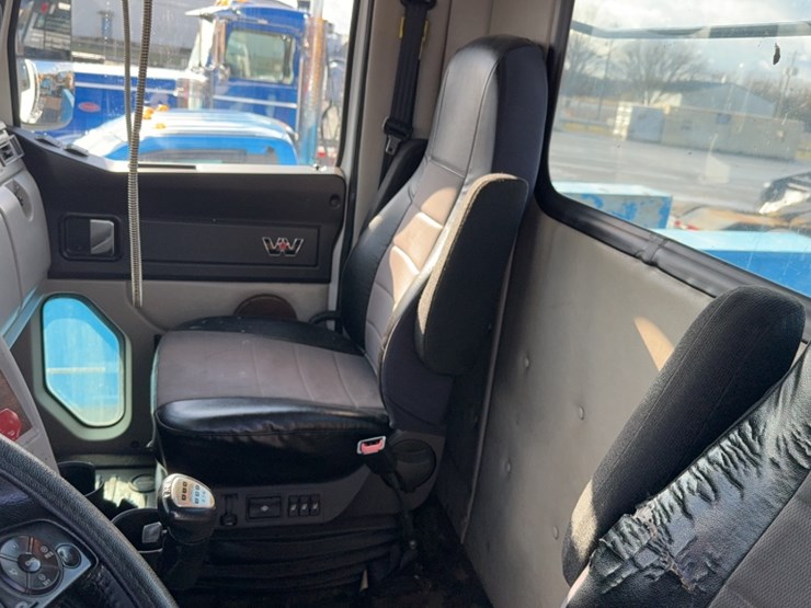 2018-western-star-5700xe-image-16