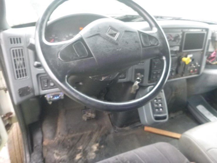 2003-international-durastar-4300-image-13