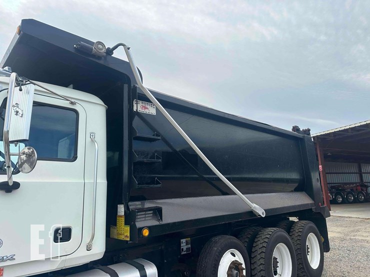 2017-mack-granite-gu713-image-17