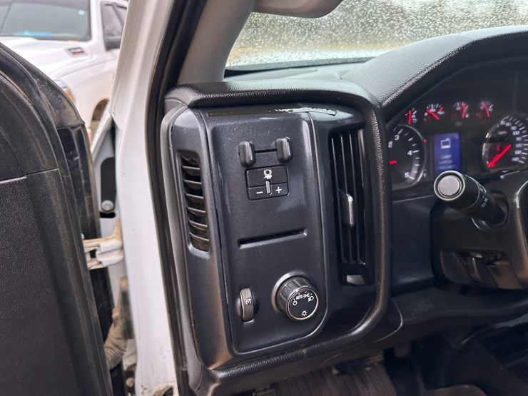 2017-chevrolet-3500hd-image-46