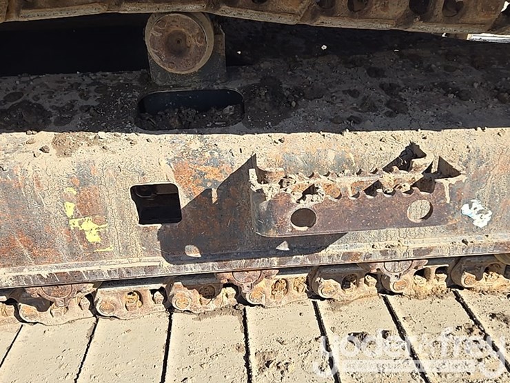 2021-case-cx210-lc-image-31