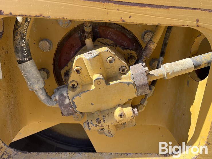 caterpillar-cs-563e-image-17
