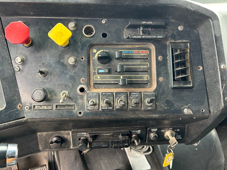 #95-•-volvo-semi-image-65