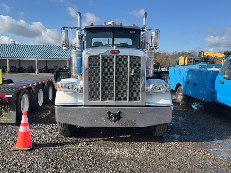 2018-peterbilt-389-image-2