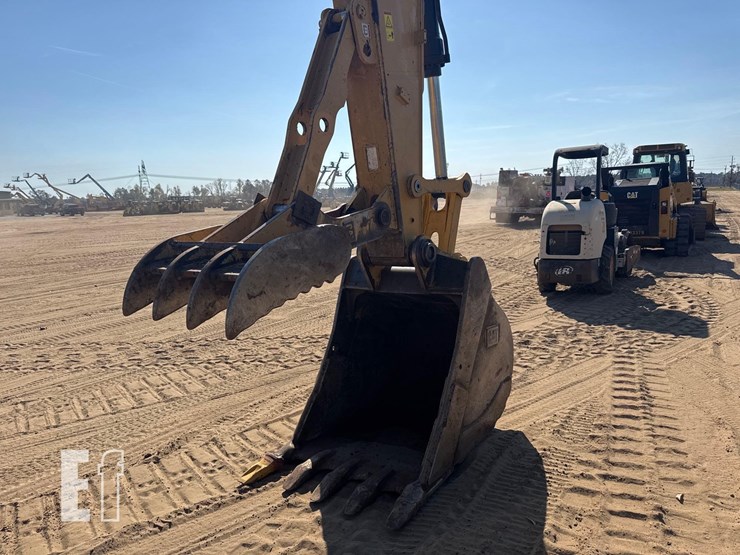 caterpillar-323-image-22