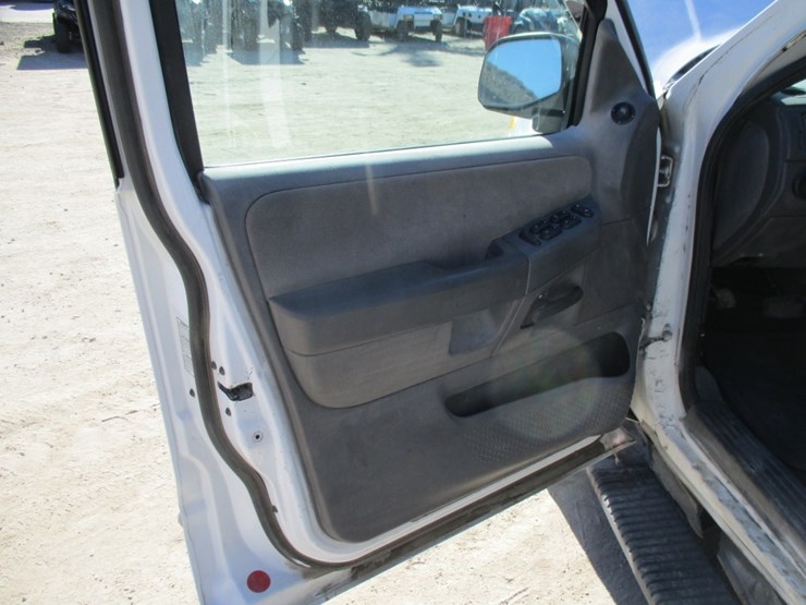 ford-explorer-xlt-image-14