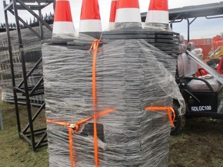 safety-traffic-cones-irstc-high-end-safety-traffic-image-2
