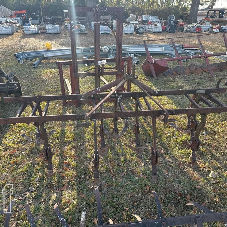 PITTSBURG 2R CULTIVATOR W/ ALL FEET