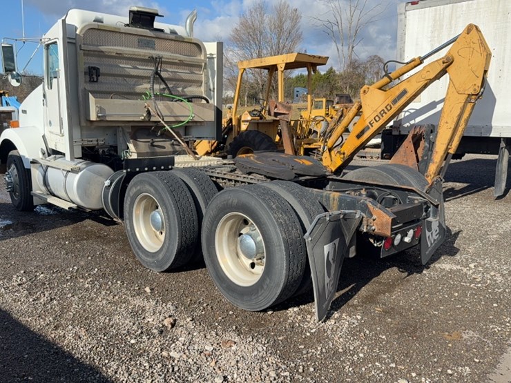 2013-kenworth-t800-image-10