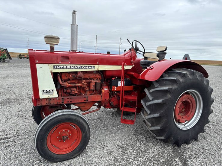 #122323-•-1965-ih-806-wheatland-#4518s-y-image-1