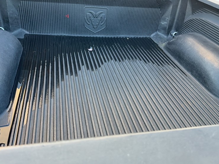 2014-dodge-1500-image-11