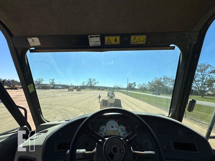 2007-caterpillar-725-image-26