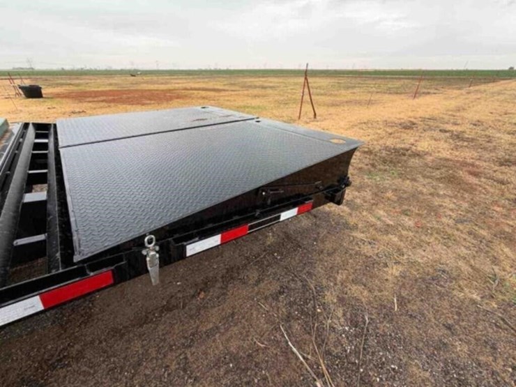 2022-titan-trailer-image-13