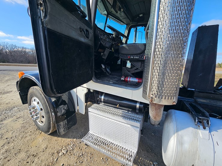 peterbilt-379-image-70