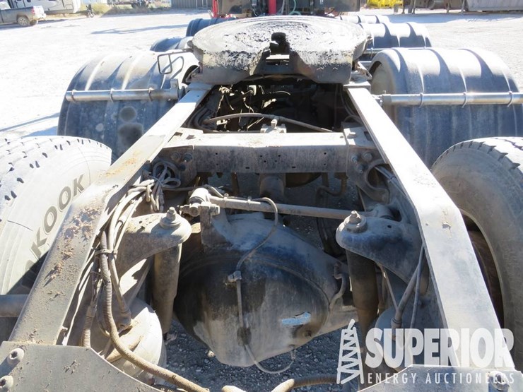 2014-peterbilt-388-image-10