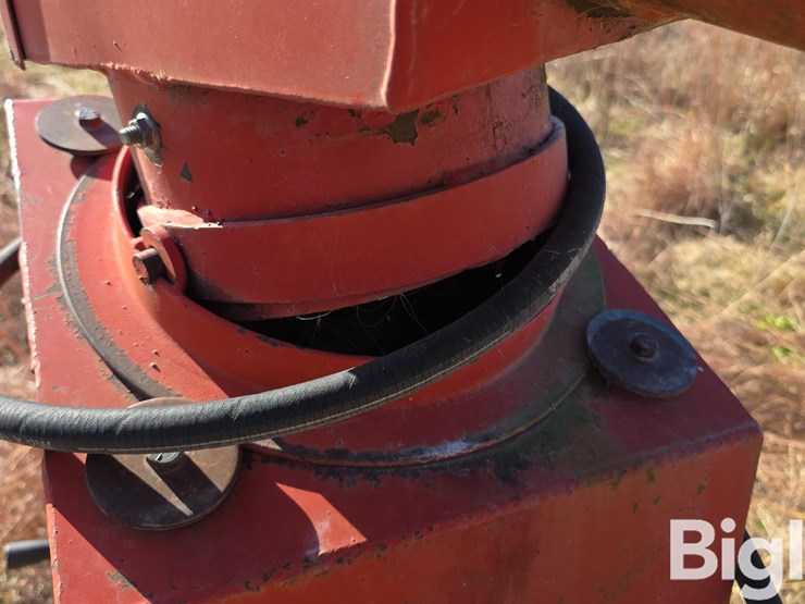 westfield-1060-auger-w/swing-hopper-image-16