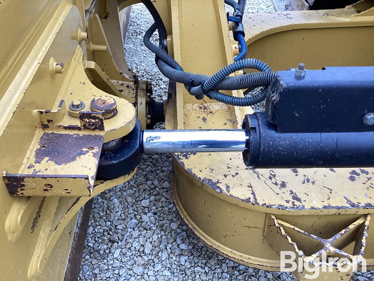 2017-caterpillar-d6n-lgp-image-11