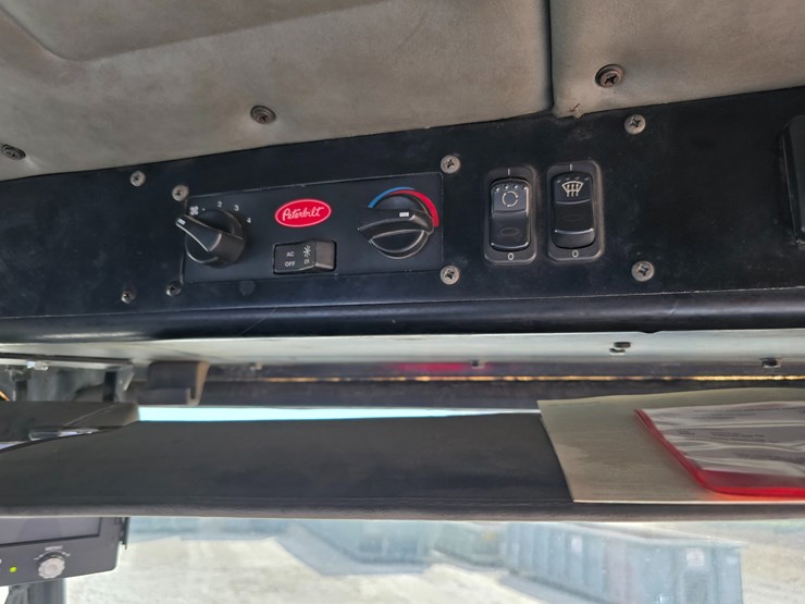 2003-peterbilt-320-image-68