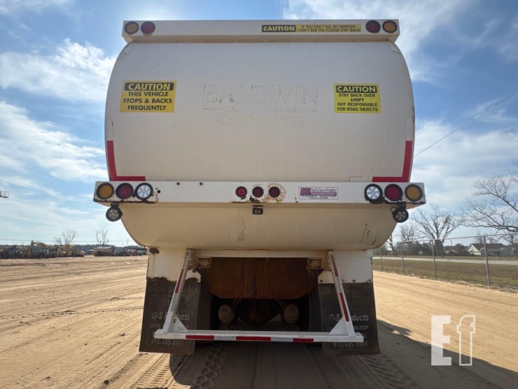 2019-peterbilt-garbage-truck-image-6
