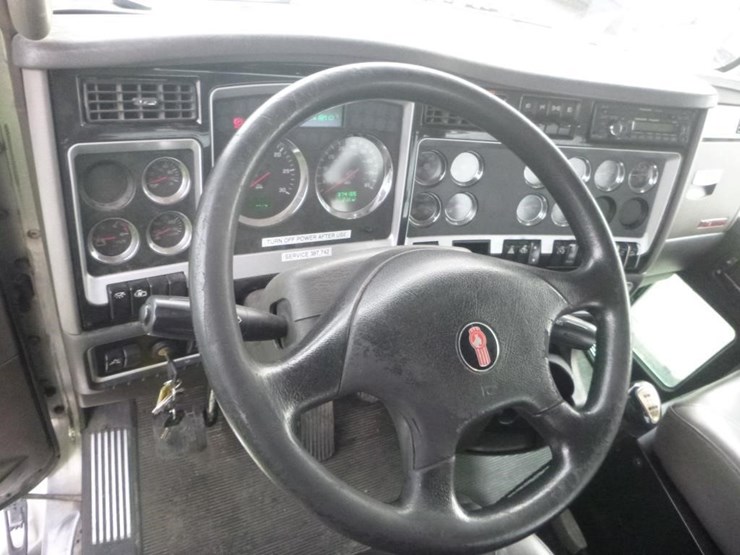 2012-kenworth-t800-image-17