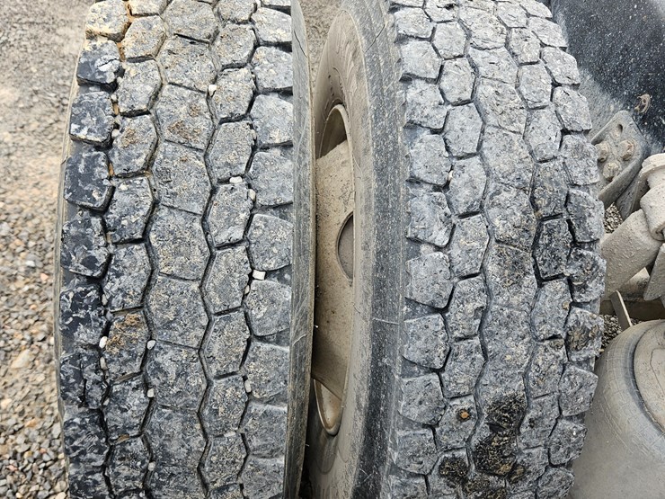 freightliner-columbia-112-image-90