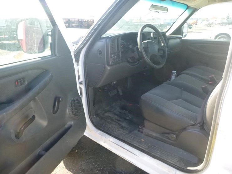 2005-chevrolet-3500-image-7