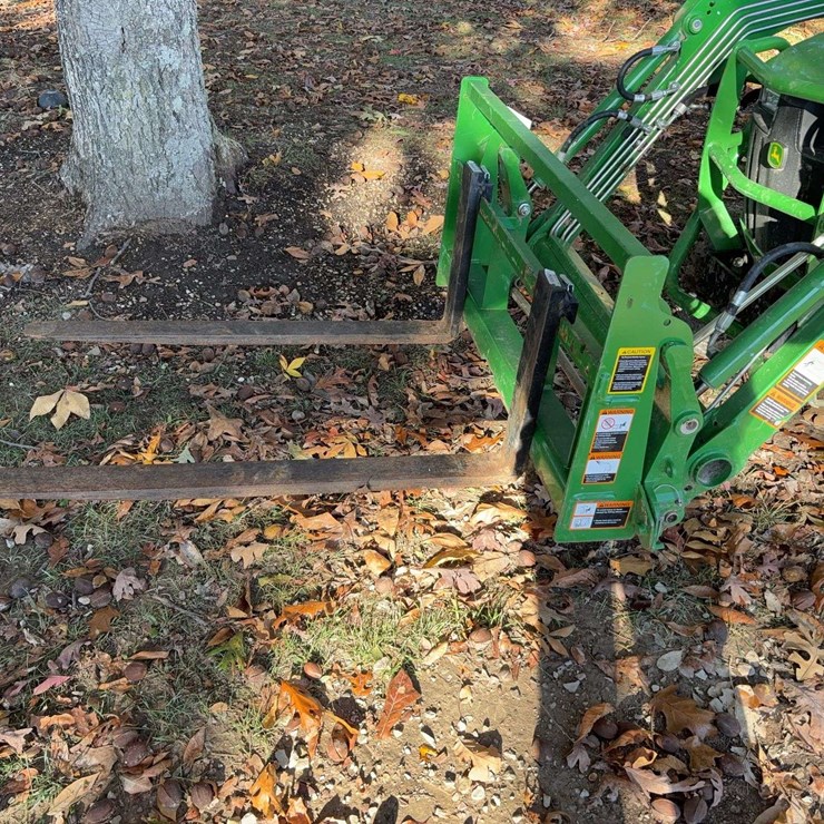 Frontier Pallet Forks, fit the 1025R, s/n- 1XFAP10FCN0025954