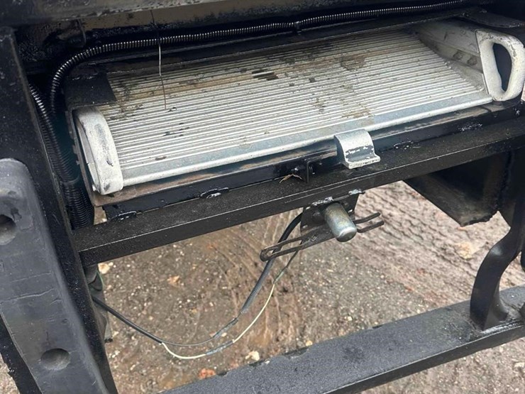 2016-freightliner-business-class-m2-106-image-12