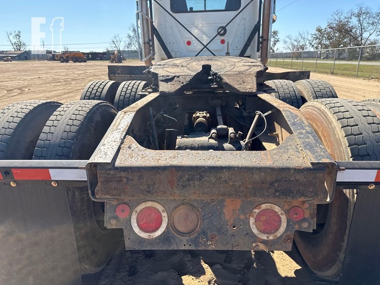 2015-mack-pinnacle-chu613-image-15