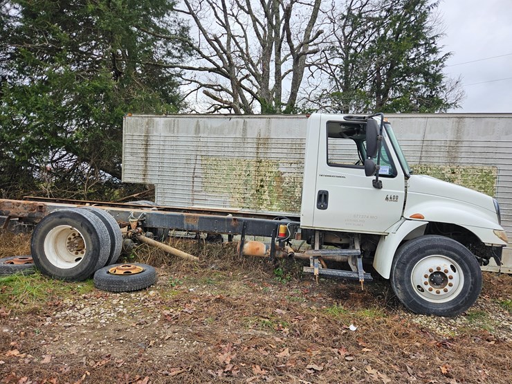 2004-international-durastar-4300-image-3