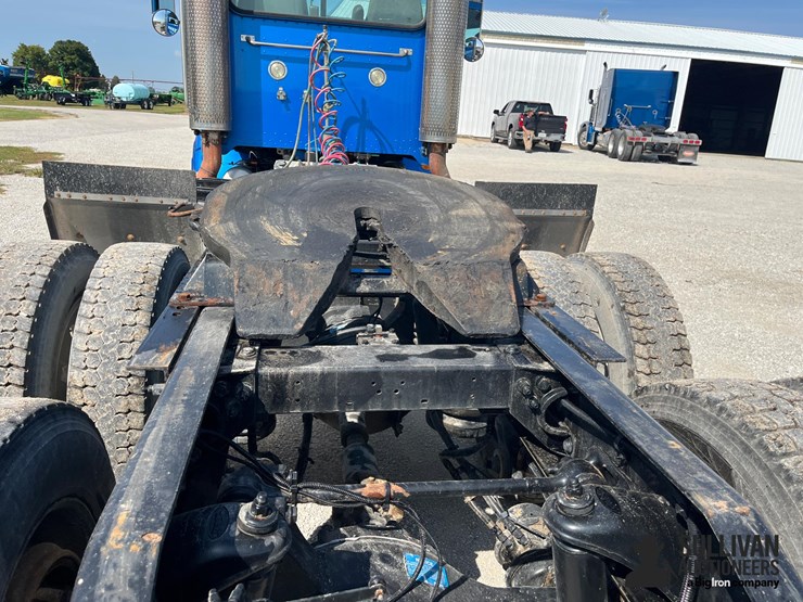 peterbilt-386-image-9