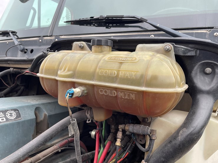 #1043-•-2009-freightliner-semi-(wi-title-in-delay)-image-73