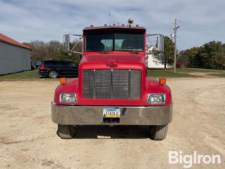 2004-peterbilt-330-image-2