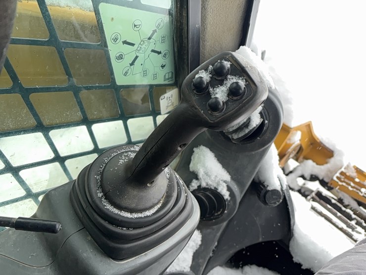 2015-caterpillar-262d-image-13